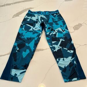 Under Armour Fitted Underwear. Youth Large. Heatgear. Excellent quality.